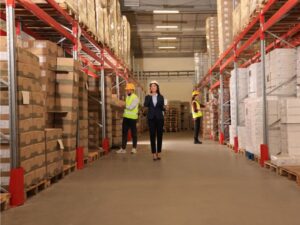 Czym różni się centrum logistyczne od dystrybucyjnego?